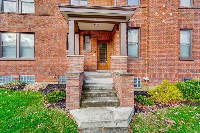 Photo - 2881 Observatory Ave Unit #2