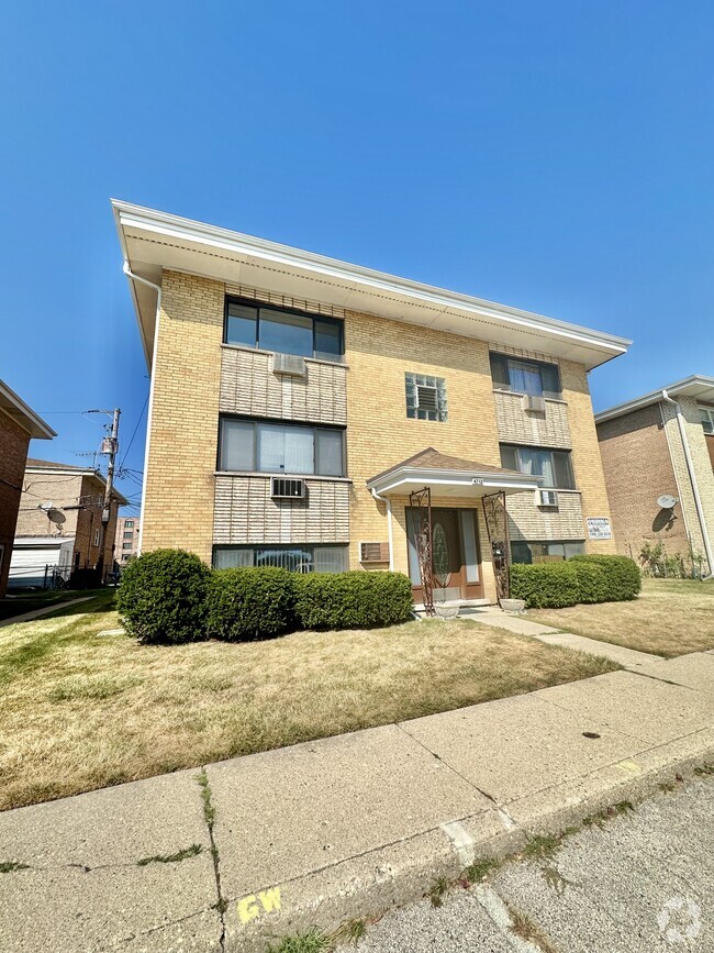 Building Photo - 4712 N Olcott Ave Unit W Rental