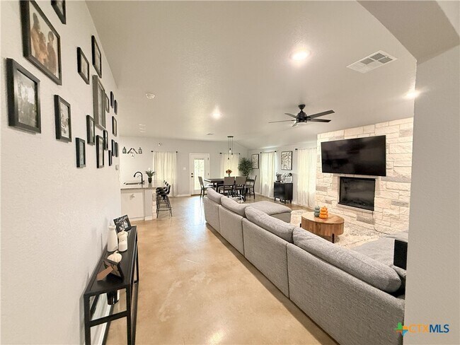 Photo - 741 Freedom Cir