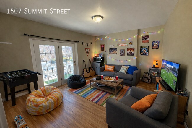 Photo - 1507 Summit St