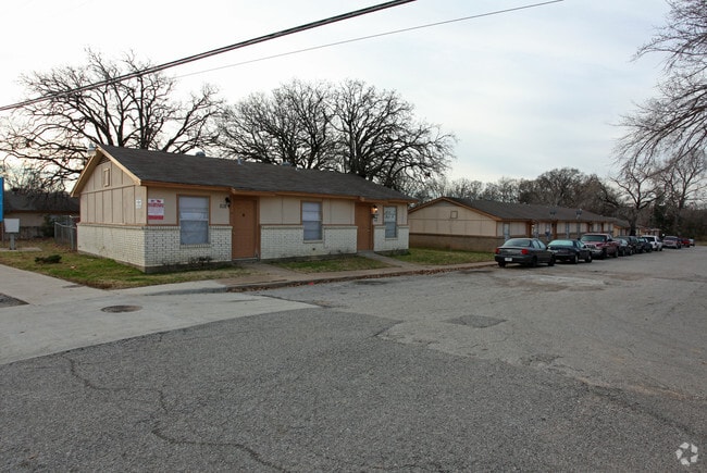 2809 N Highway 175