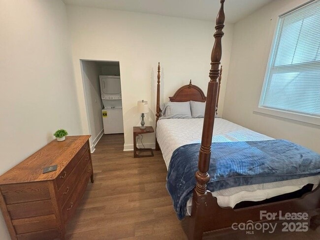 Photo - 311 W Gold St Unidad B