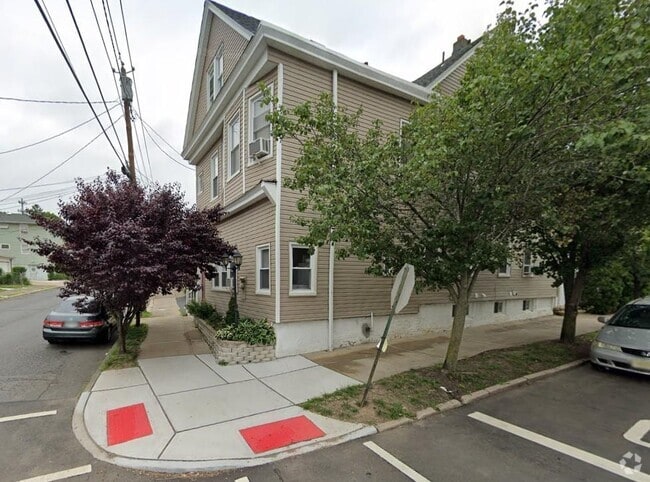 Building Photo - 42 Planten Ave Rental
