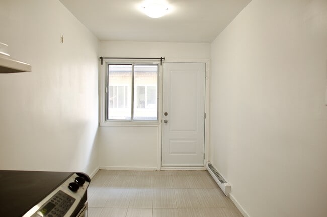 Photo - 3919 Newmarch Unit 10