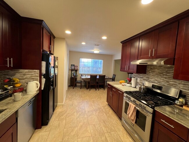 Kitchen - 1642 Tahoe Dr House