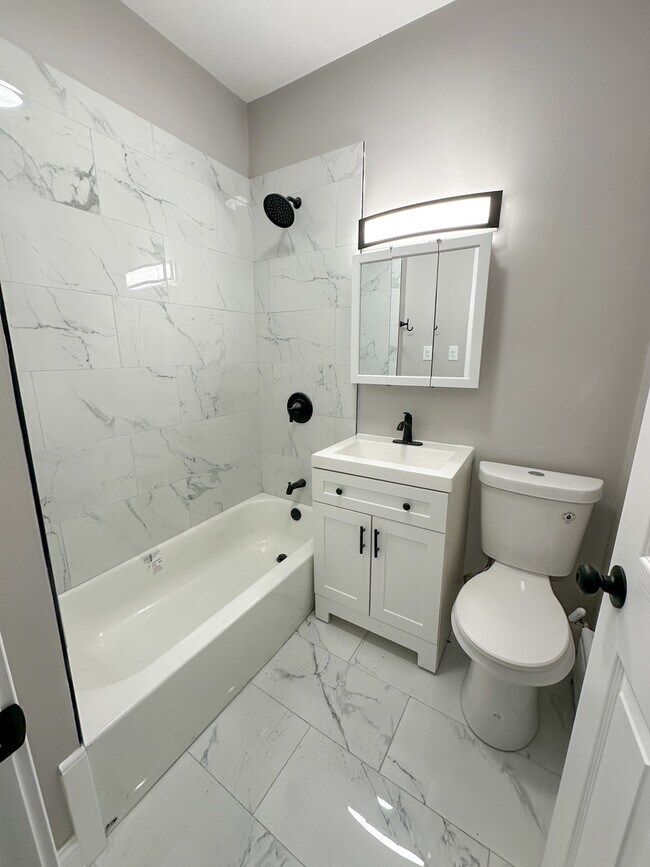 Photo - 4045 W Argyle St