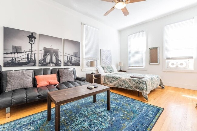 Building Photo - 457 Wayne St Unit 2R Rental