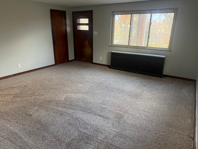 LIVING ROOM - 2 Hodgkiss Dr