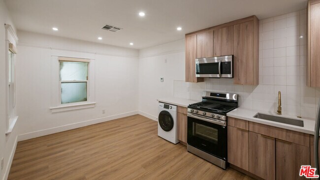 Photo - 5729 Carlton Way Unidad 1/4