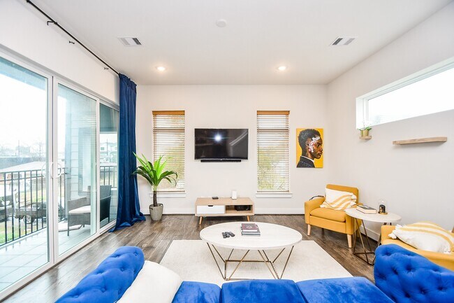 Photo - 5811 Fairdale Ln