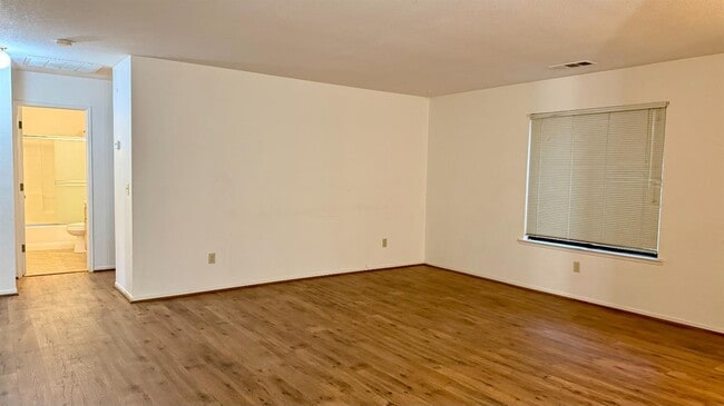 Photo - 2423 Knowlwood Dr