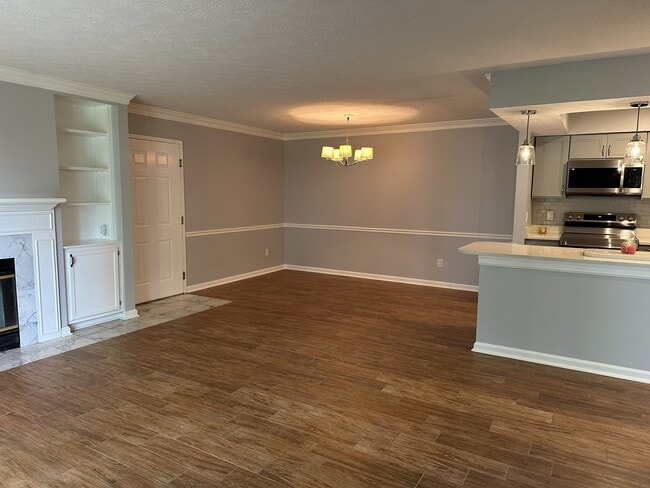 3023 Stratford Ct