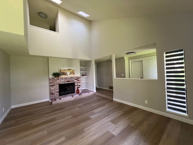 Photo - 3 Bed End Unit in Mt. View