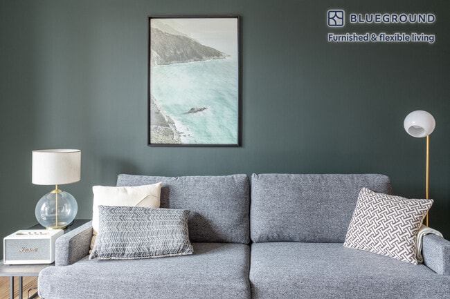 Photo - 360 H St NE Unidad SI FL4-ID170