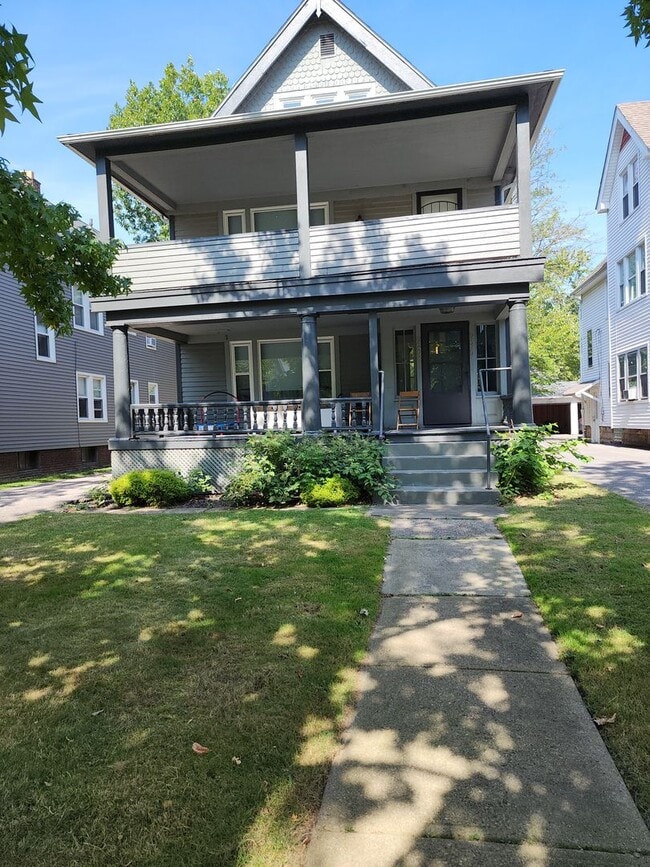 Building Photo - Spacious 2 Bedroom Available Unit 2nd Floor