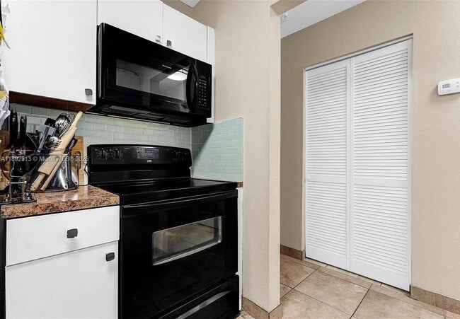 Photo - 121 NW 7th Ave