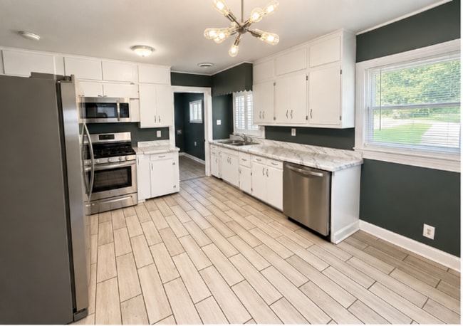 Photo - 603 39th St W