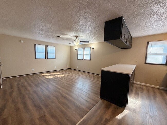 Building Photo - 1402 S 24th St Unit = 1402 1/2 S 24th Street