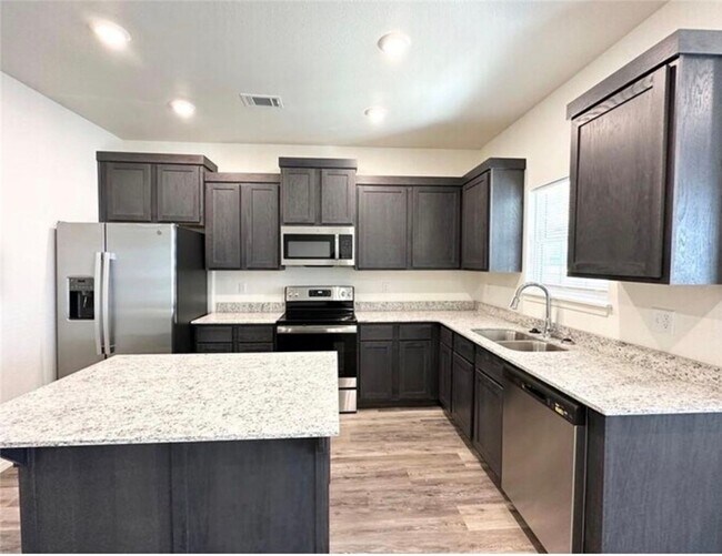Photo - 1023 S Benchmark Ln