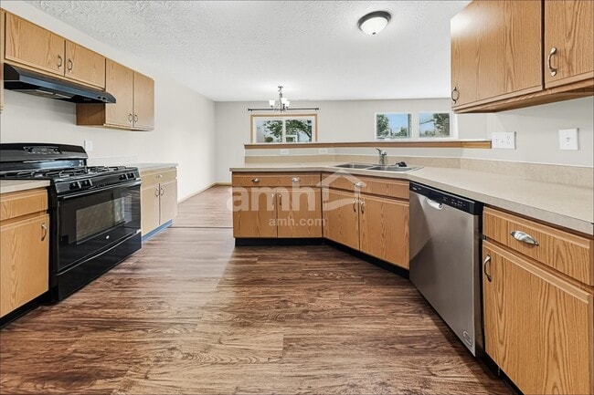 430 Hartford Ct