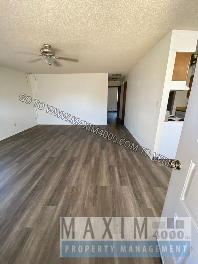 Photo - 3043 Shawnee Pl