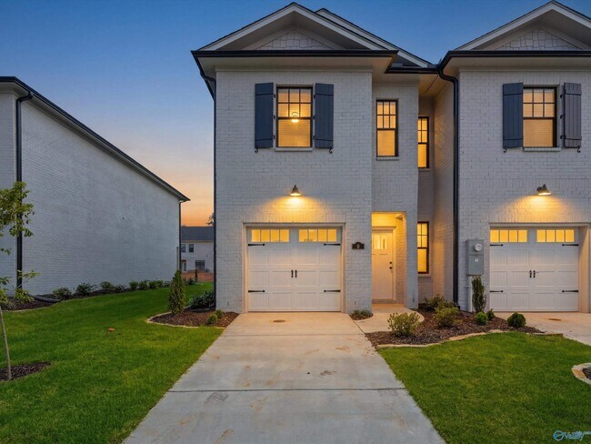 Photo - 6 Whispering Oak Dr SW