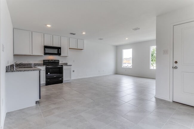 Building Photo - 127 Sunflower St