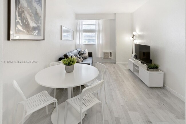 Photo - 3030 Collins Ave Unit 1C