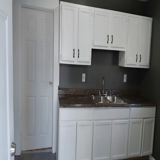 Photo - 1114 E 77th St