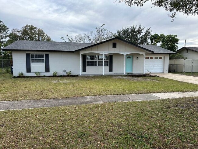 Building Photo - 3 bed 2 bath home available