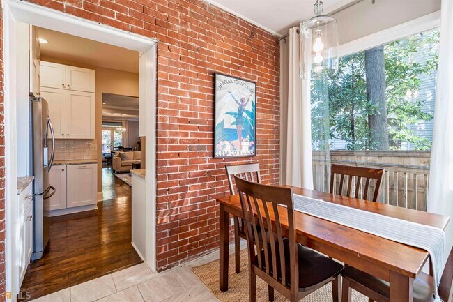 Photo - 877 Edgewood Ave NE