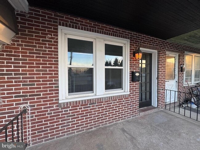 Photo - 828 Ford St