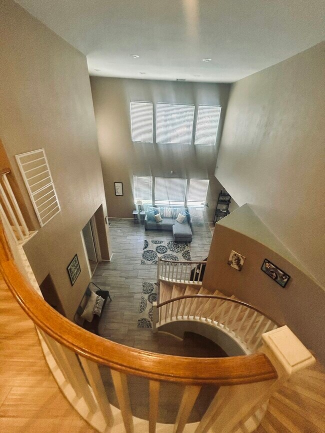 Photo - 2076 Santina Ave