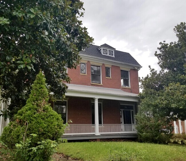 Photo - 216 W Roanoke St House