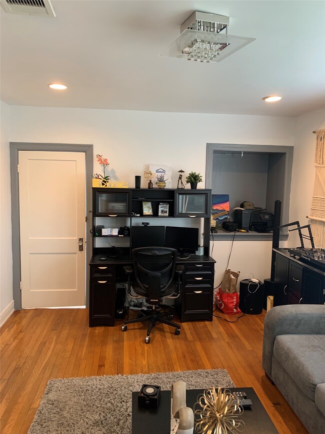 Photo - 1546 Lombardy St