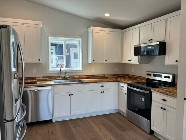 Photo - 7710 SE Mitchell St Unit 7712.