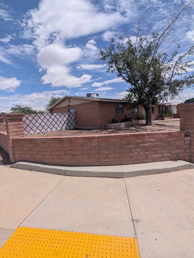 Photo - 7001 S Maxine Cir