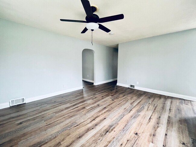 Photo - Four Bedroom off Dixie Highway House