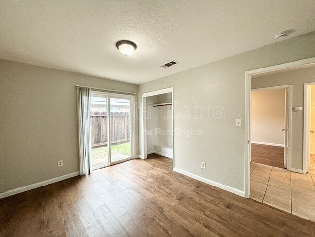 Photo - 920 Vermont Ave