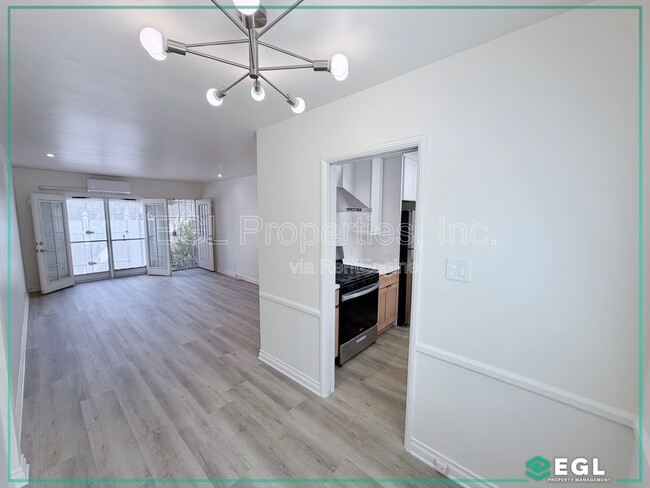 Photo - 250 N Cordova St