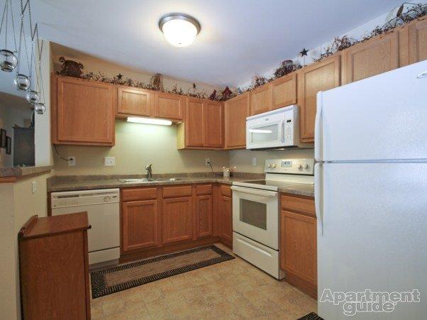 Spacious Kitchen with breakfast bar - Park Creek Apartments, LLC