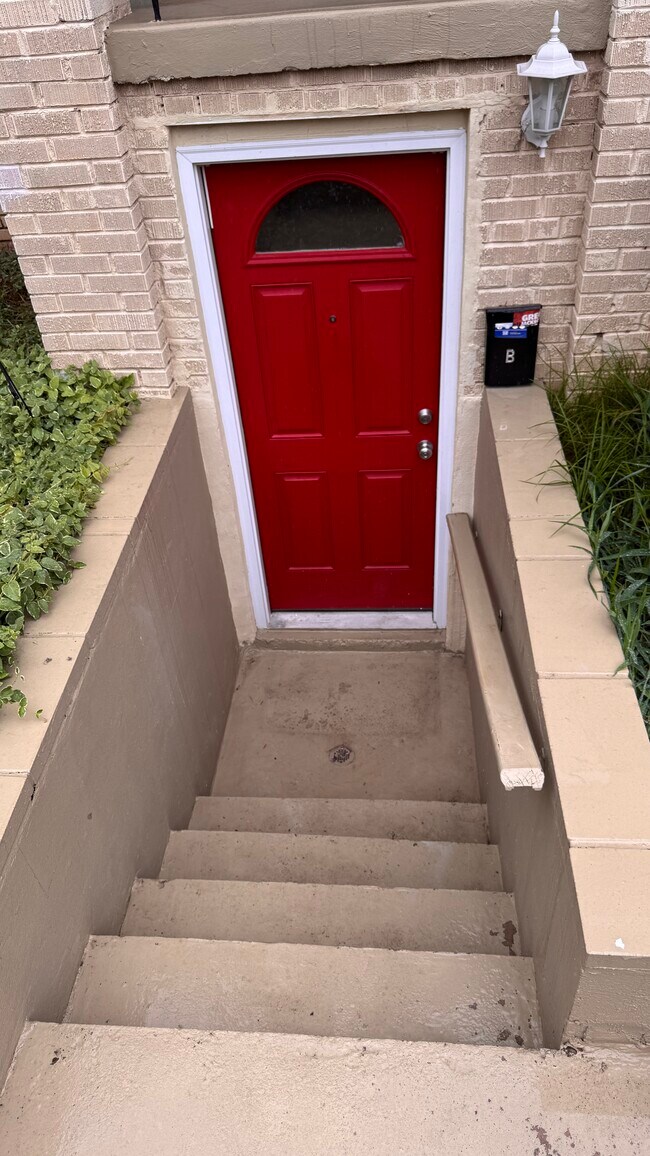 Photo - 1112 Oates St NE