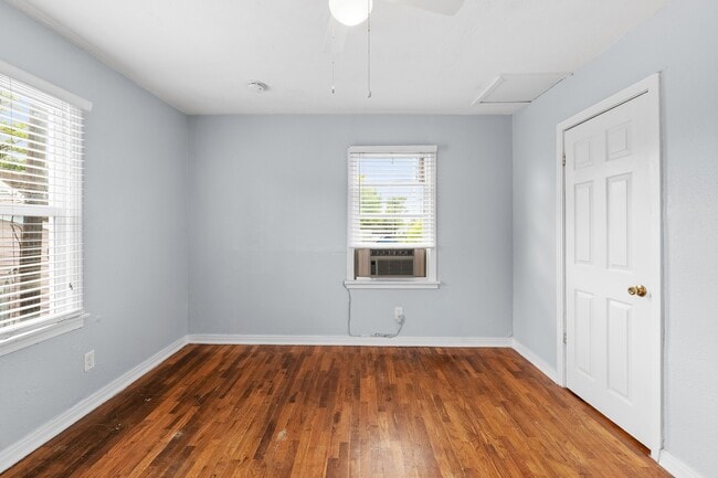 Photo - 319 Moody St