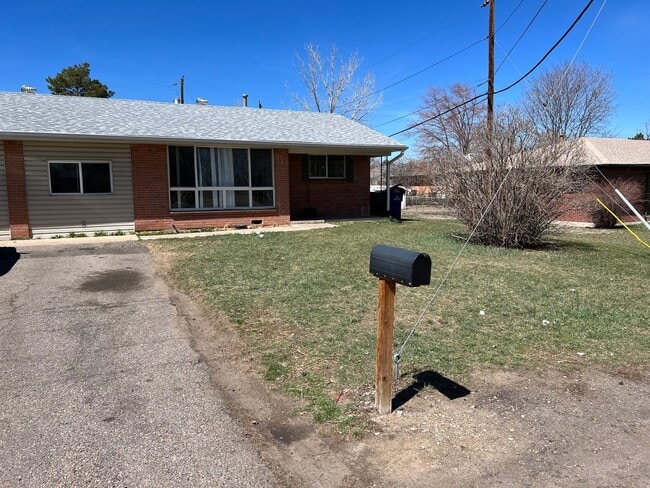 Building Photo - ** Move in Special** Spacious 3 bedroom, 1 bath Lakewood duplex with fenced in backyard available! Unit 87 Newland Street