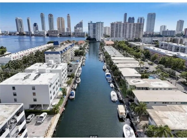 Building Photo - 3681 NE 170th St Unit 4