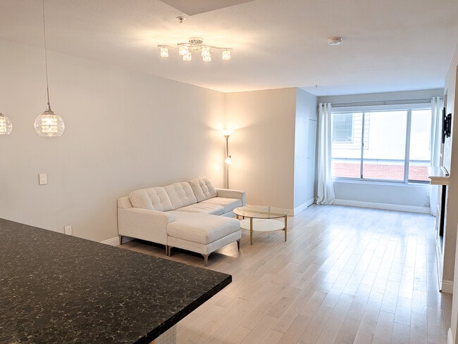 Building Photo - 111 S De Lacey Ave Unit 212 Rental