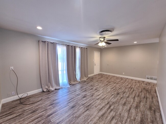 Photo - 409 E Shandon Ave