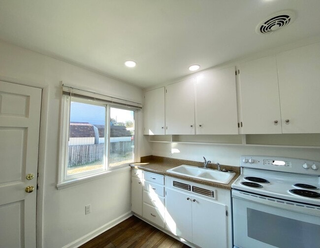 Photo - Dudley 3502-3504# Unidad 3504