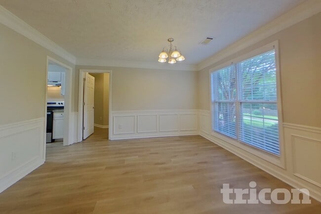 Photo - 20 E Lawn Dr