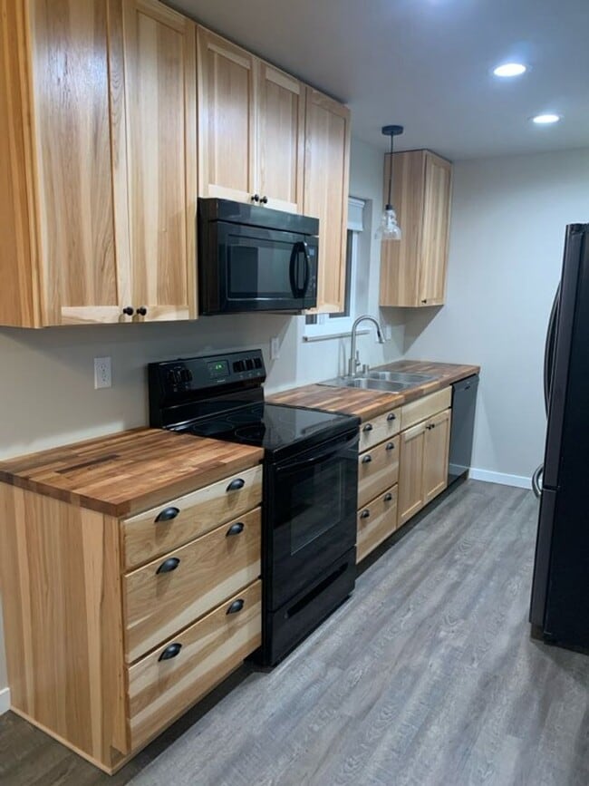 Photo - 2 Bedroom Apartment in Jewel Lake!